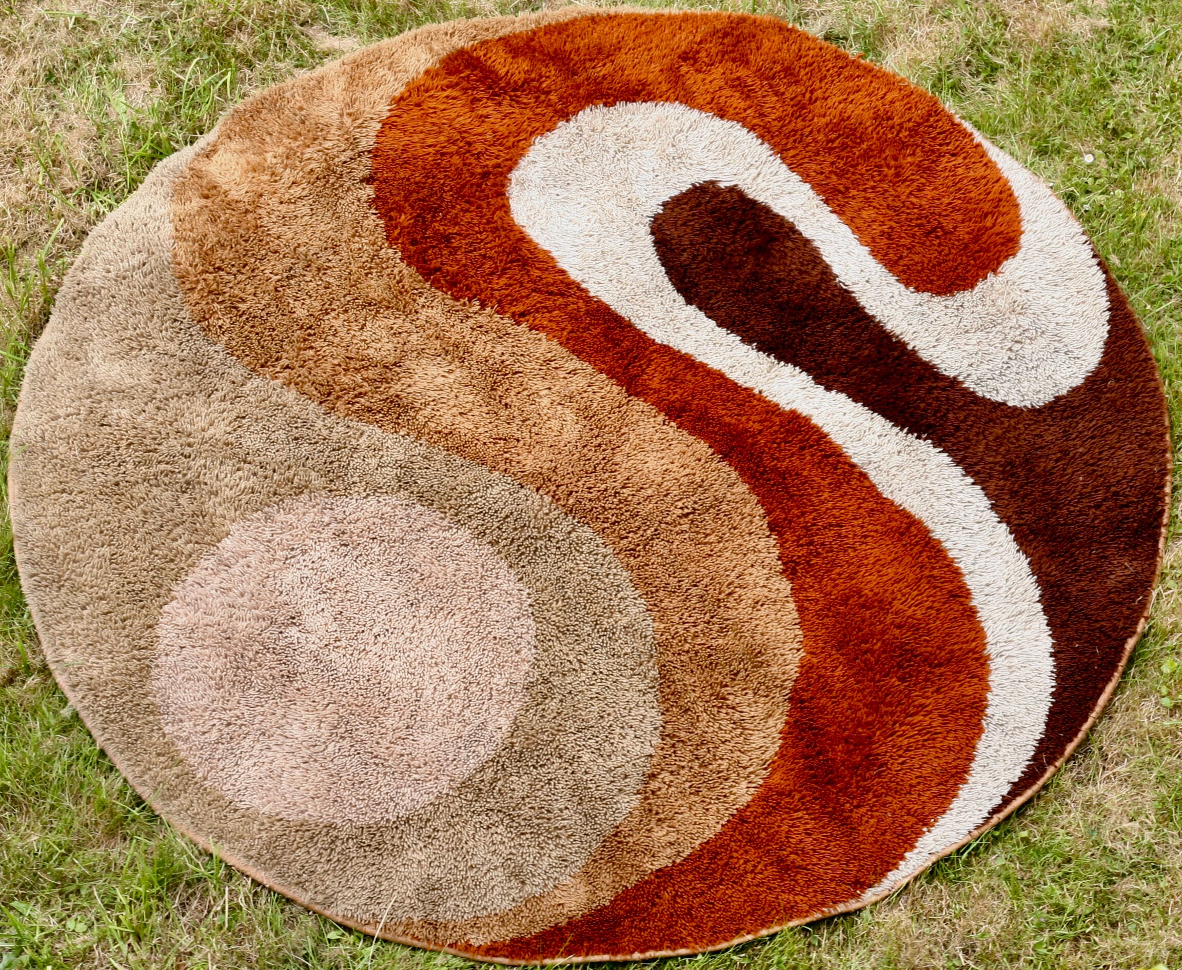 Round carpet Desso kinetic, wool, Netherlands, circa 1970