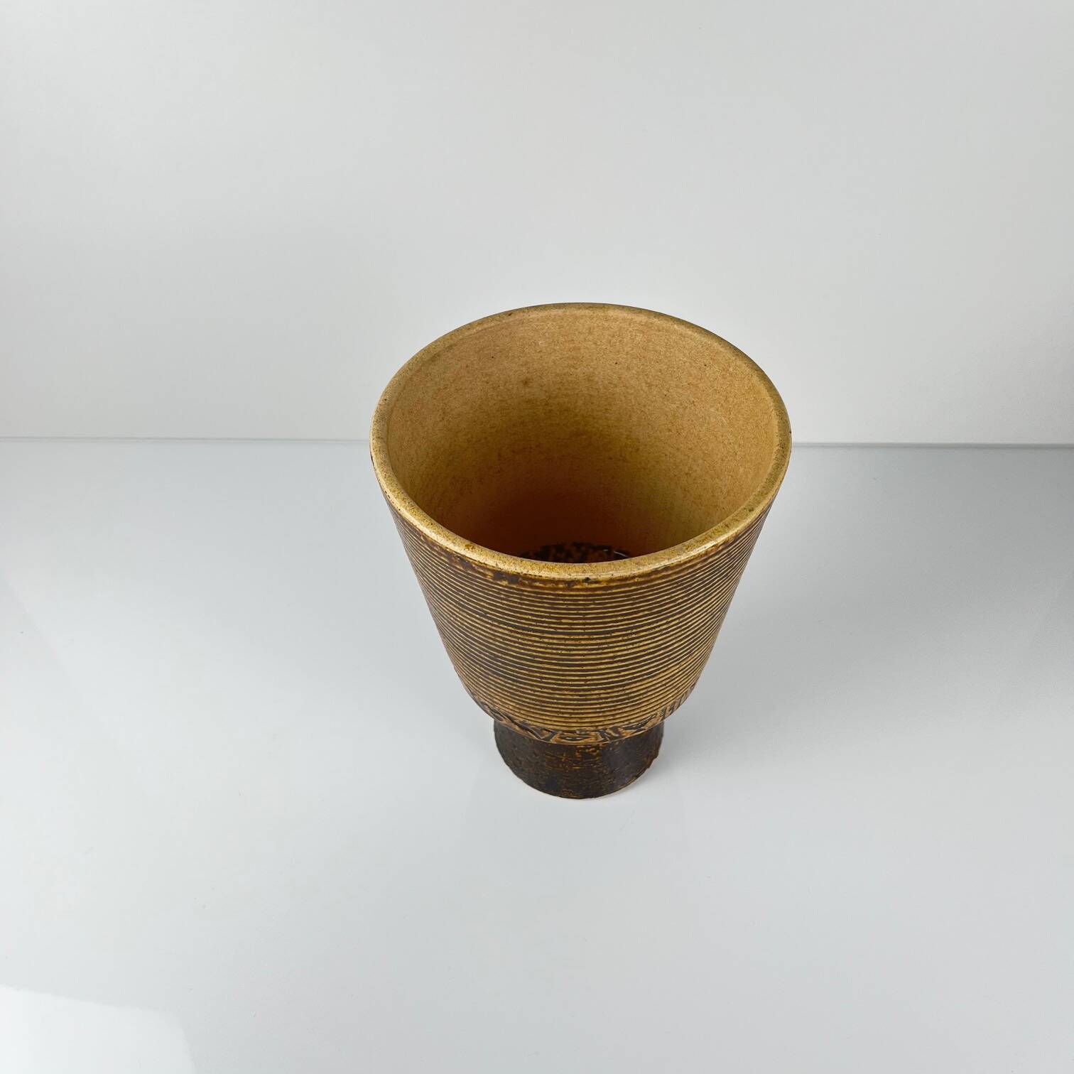 Ceramic flowerpot, 1970
