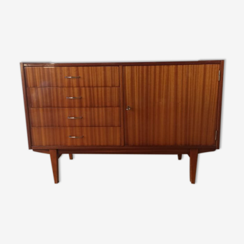 Buffet moderniste du 1970