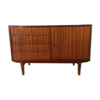 Buffet moderniste du 1970