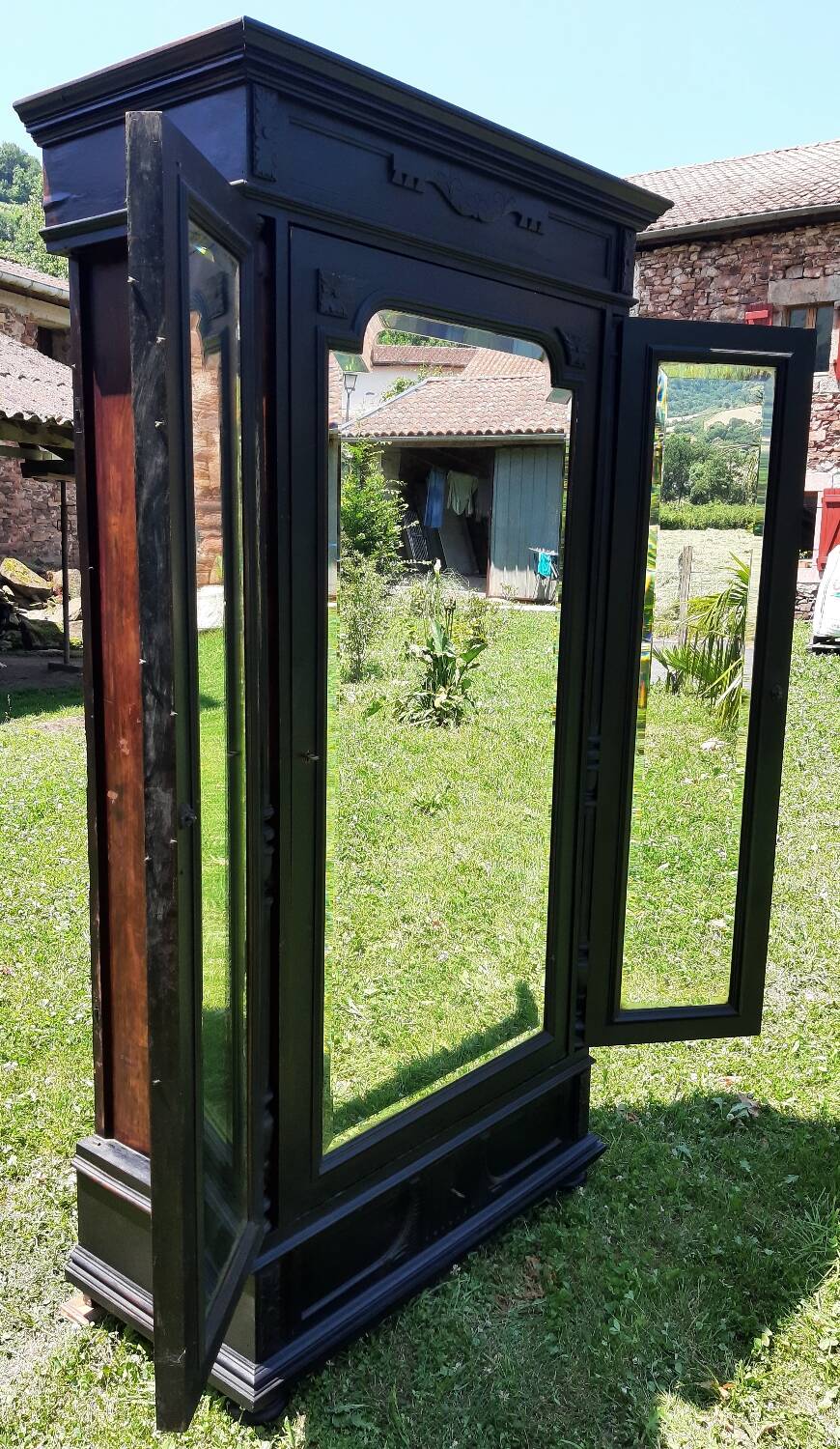 Dressmaker's cabinet with beveled triptych mirrors. (Mirror cabinet)