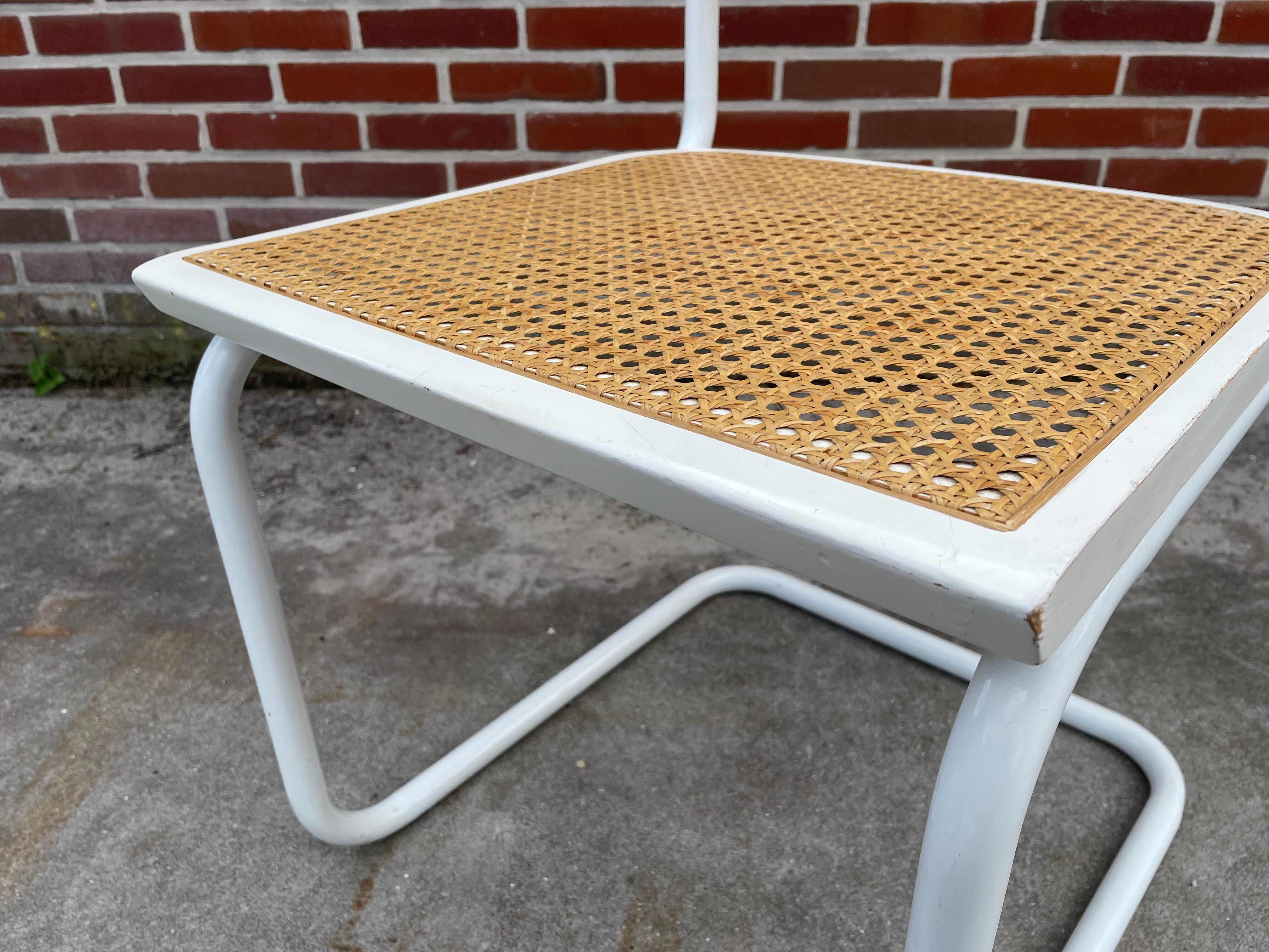 Set of 4 Cesca b32 model chairs in white