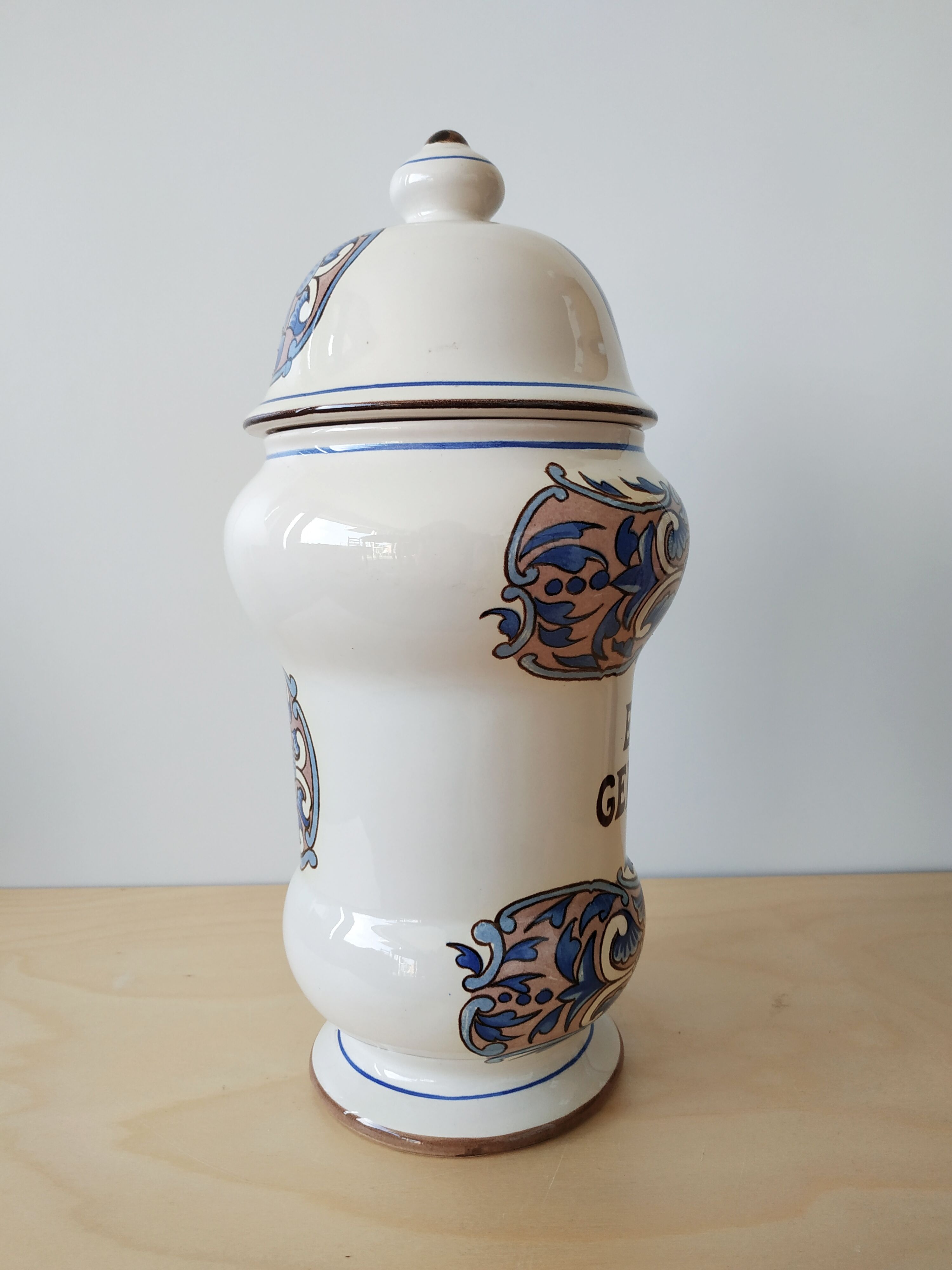 Pharmacy pot, Saint-Clement