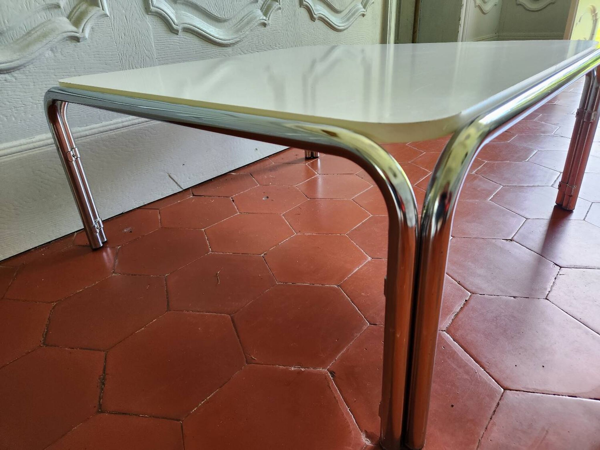 Chrome coffee table 70