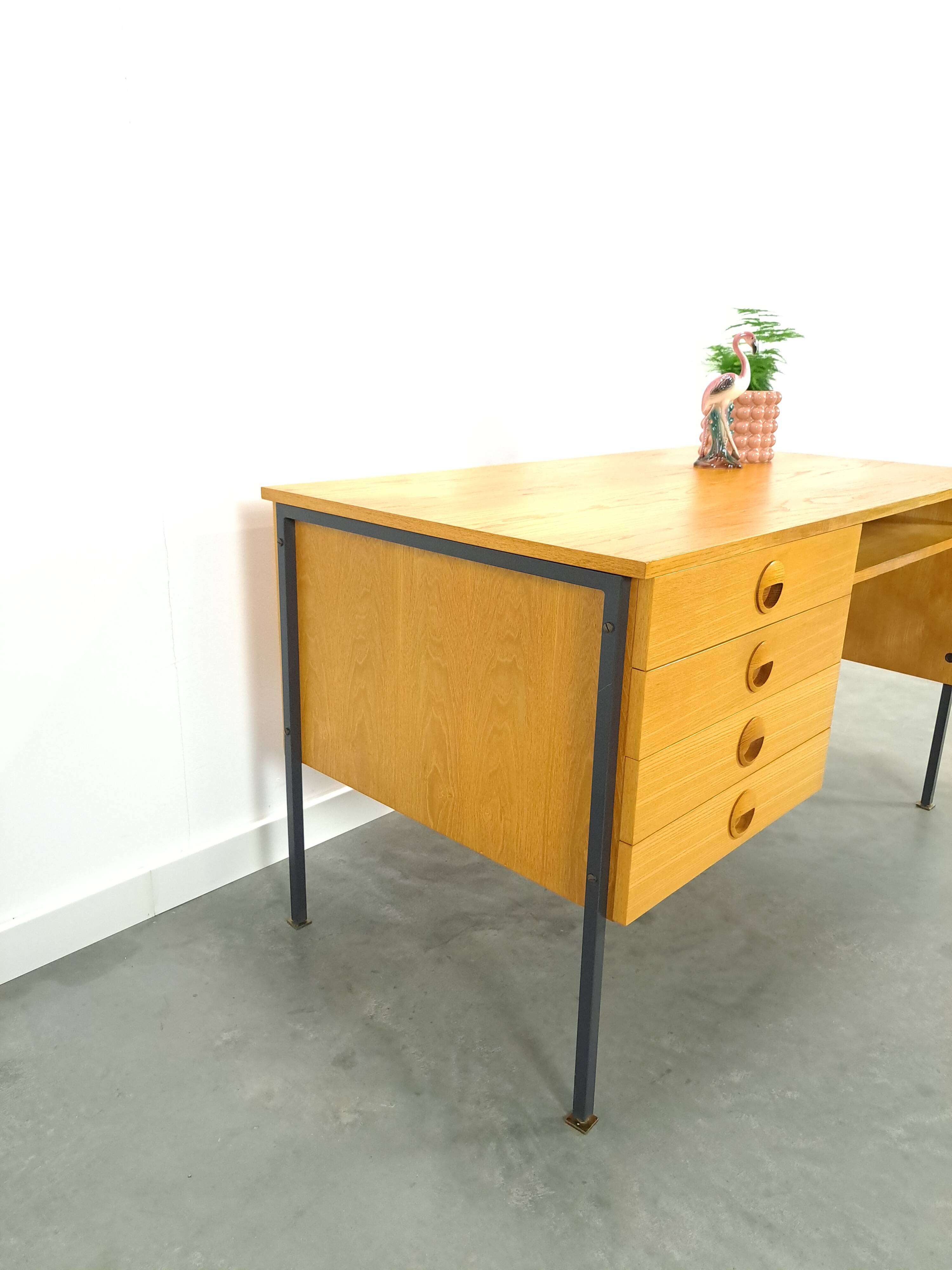Bureau indépendant à tiroirs en placage Hellerau design