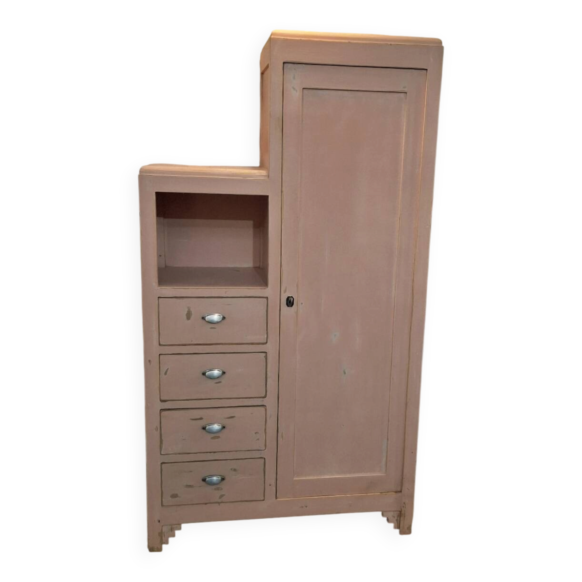Asymmetrical wardrobe