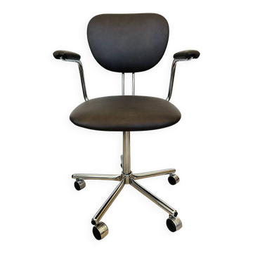 Chaise de bureau vintage entièrement restaurée par Kovona, années 1980.