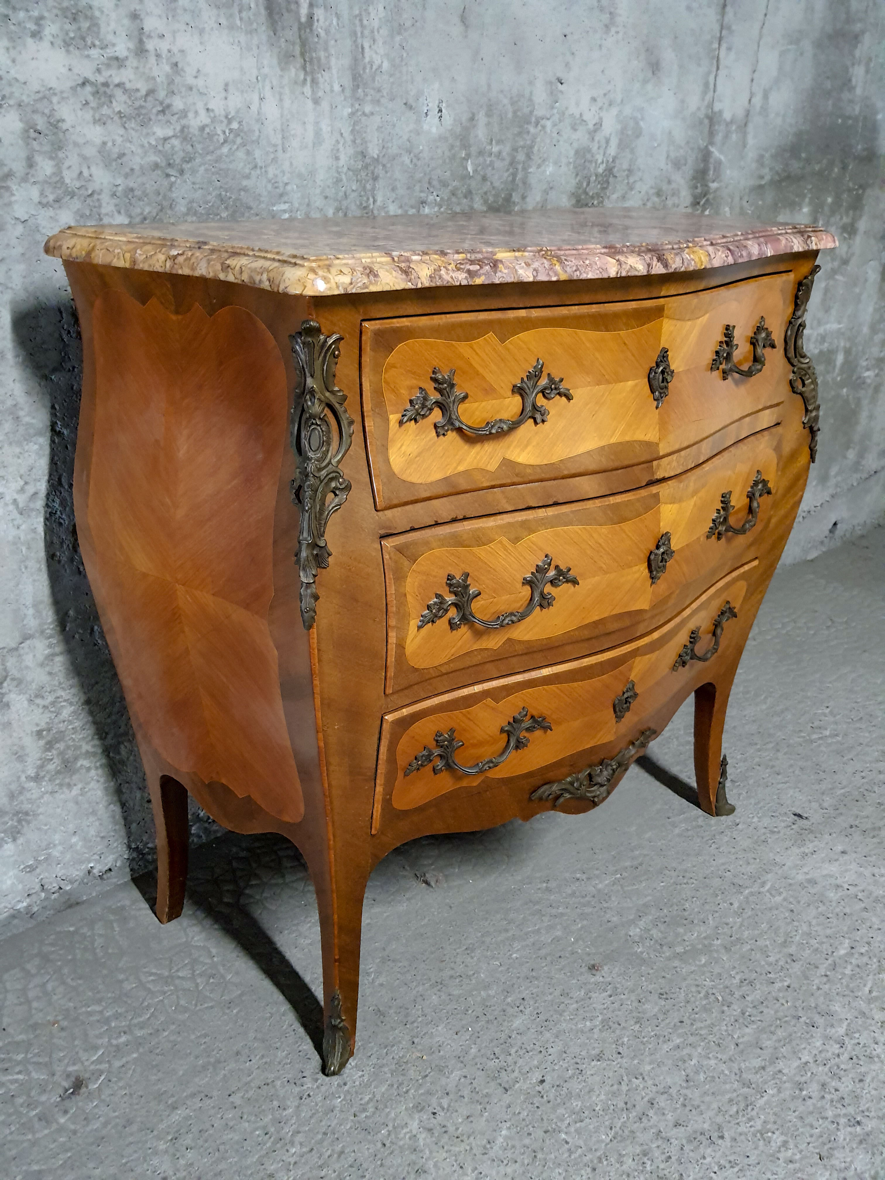 Small Louis XV dresser in marquetry and pink marble