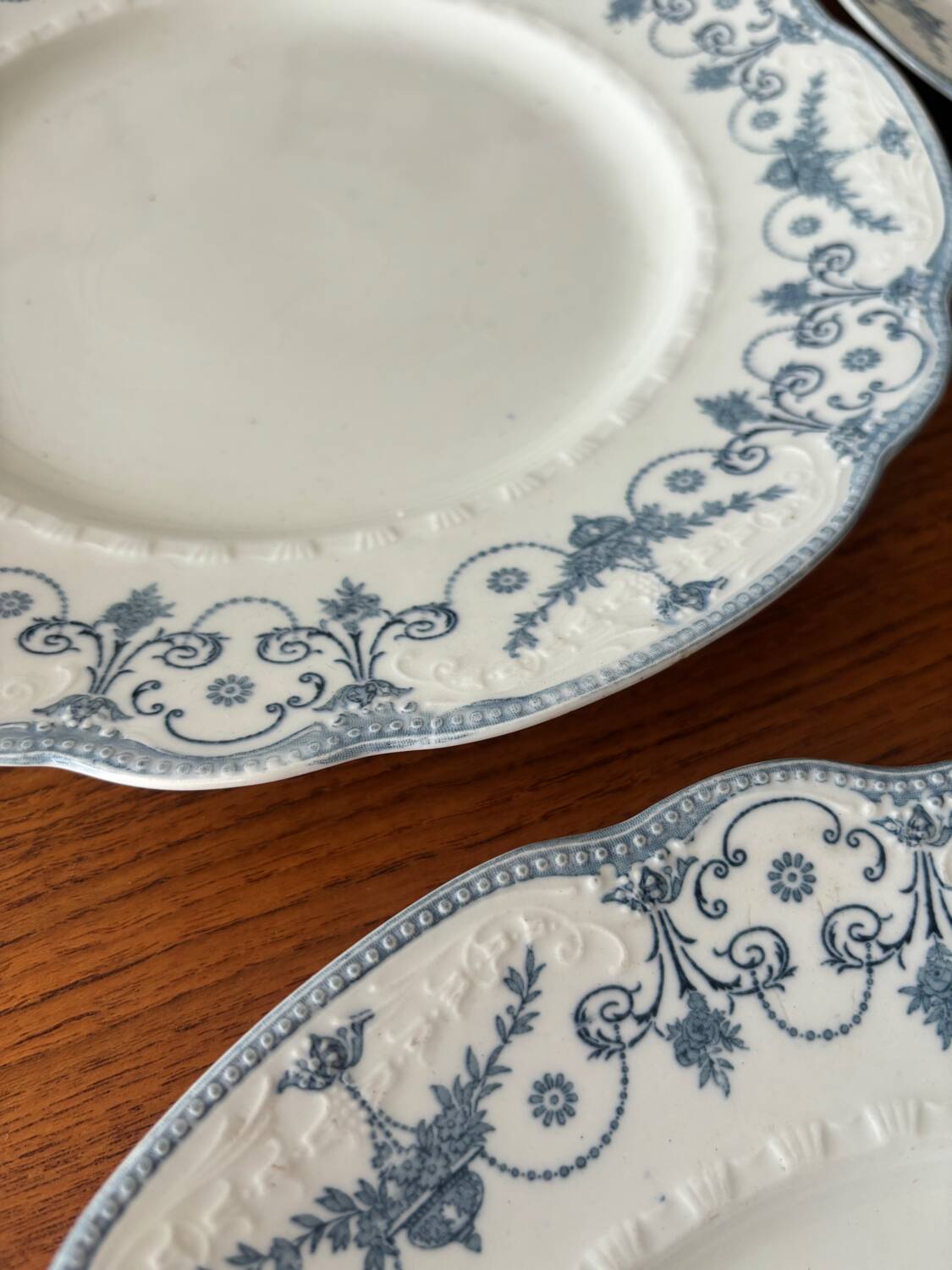 Set of 4 Royal Doulton Joséphine model dinner plates – blue decoration