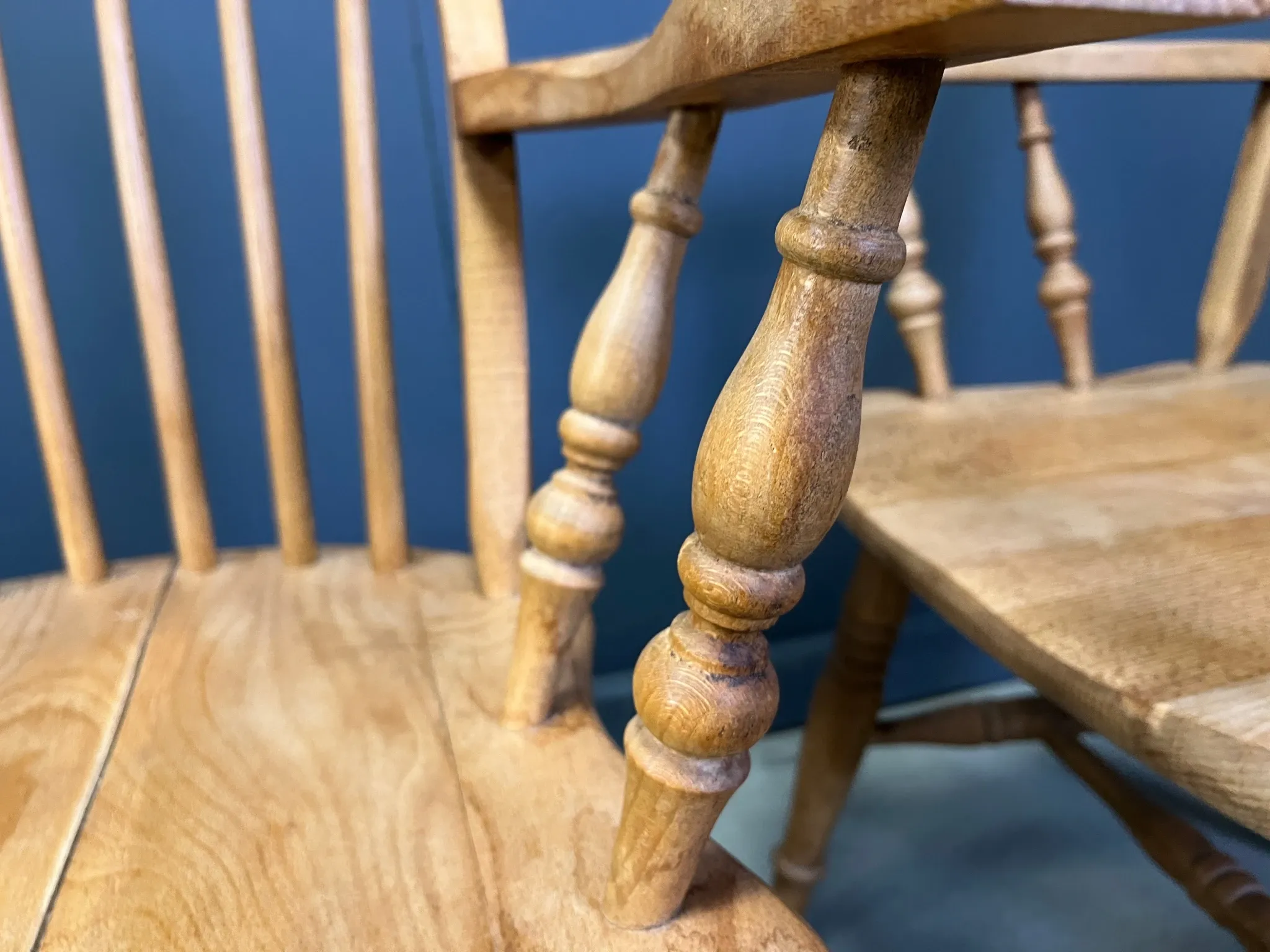 Beautiful English Windsor style dining chairs, set of 4