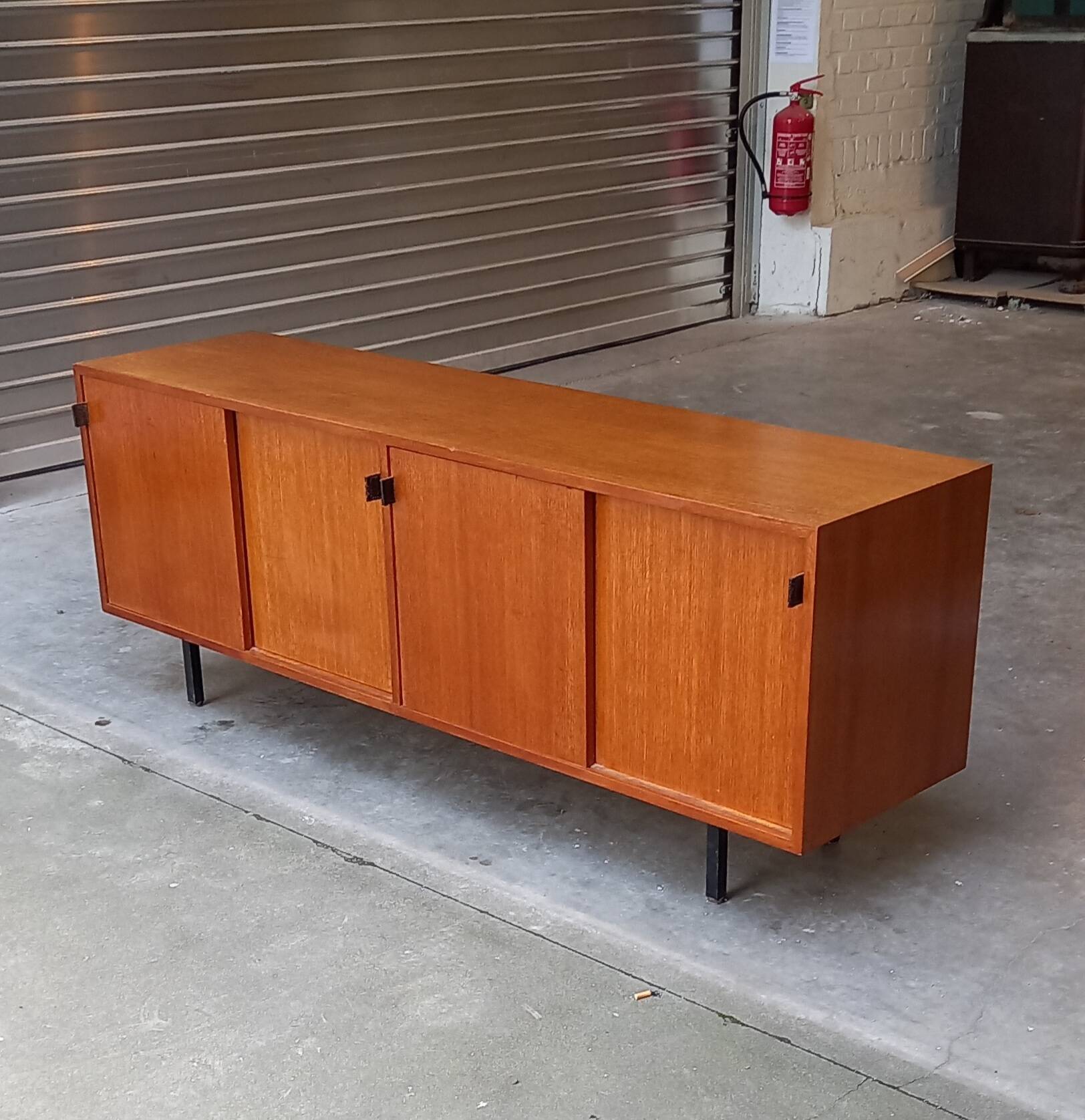 Florence Knoll sideboard in walnut 1960's