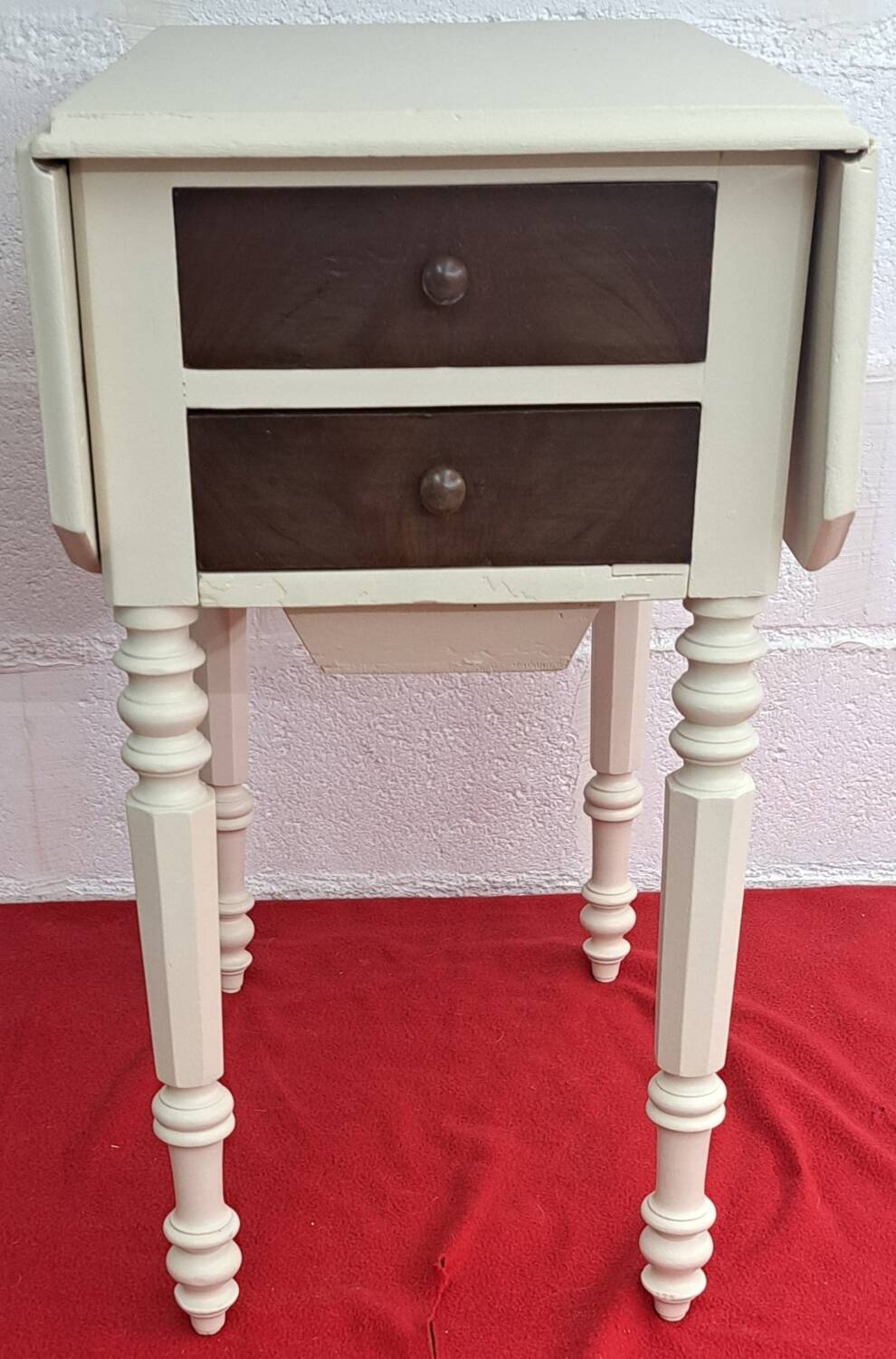 Table/nightstand/console