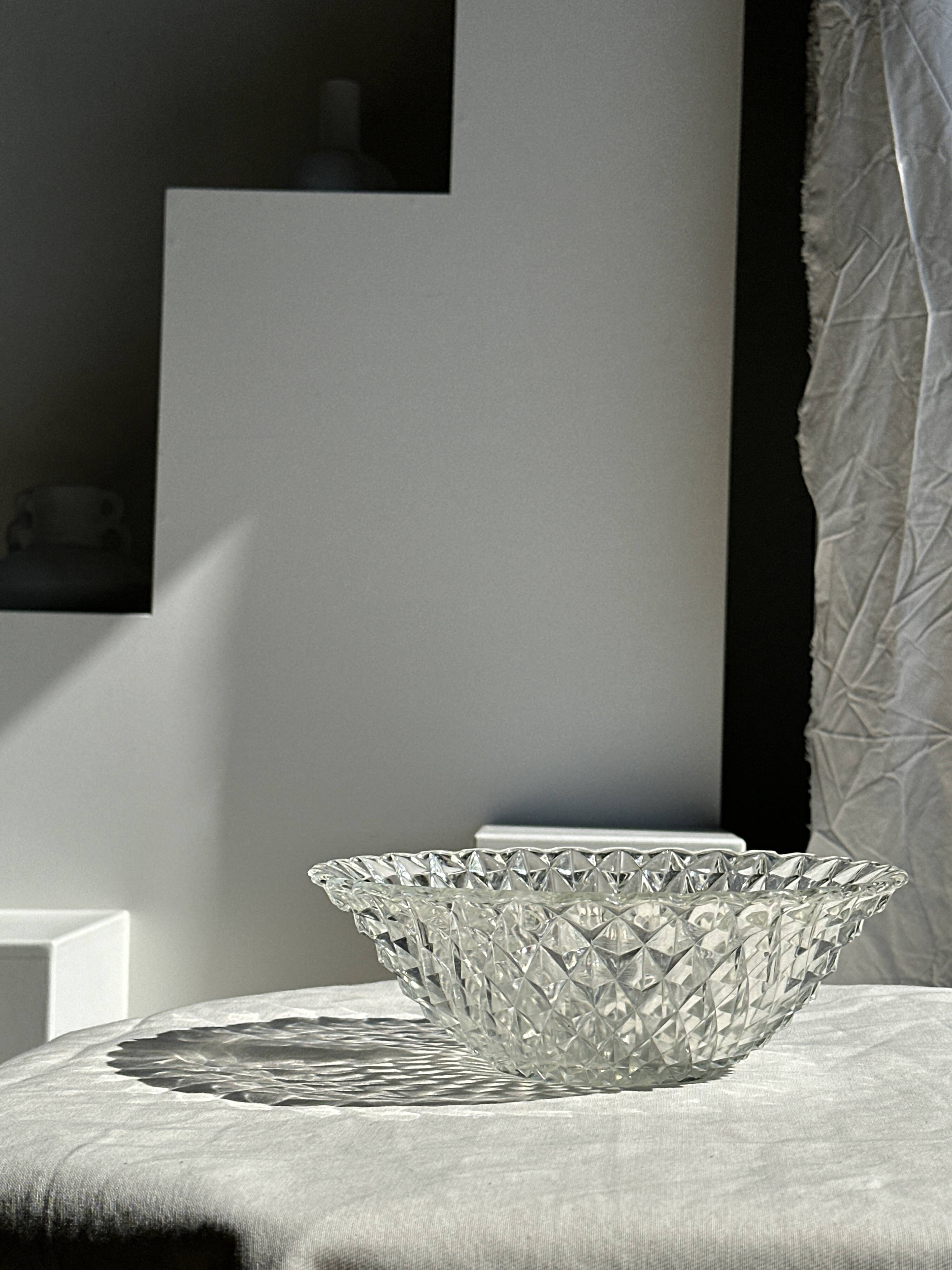Large classic diamond-tipped glass salad bowl