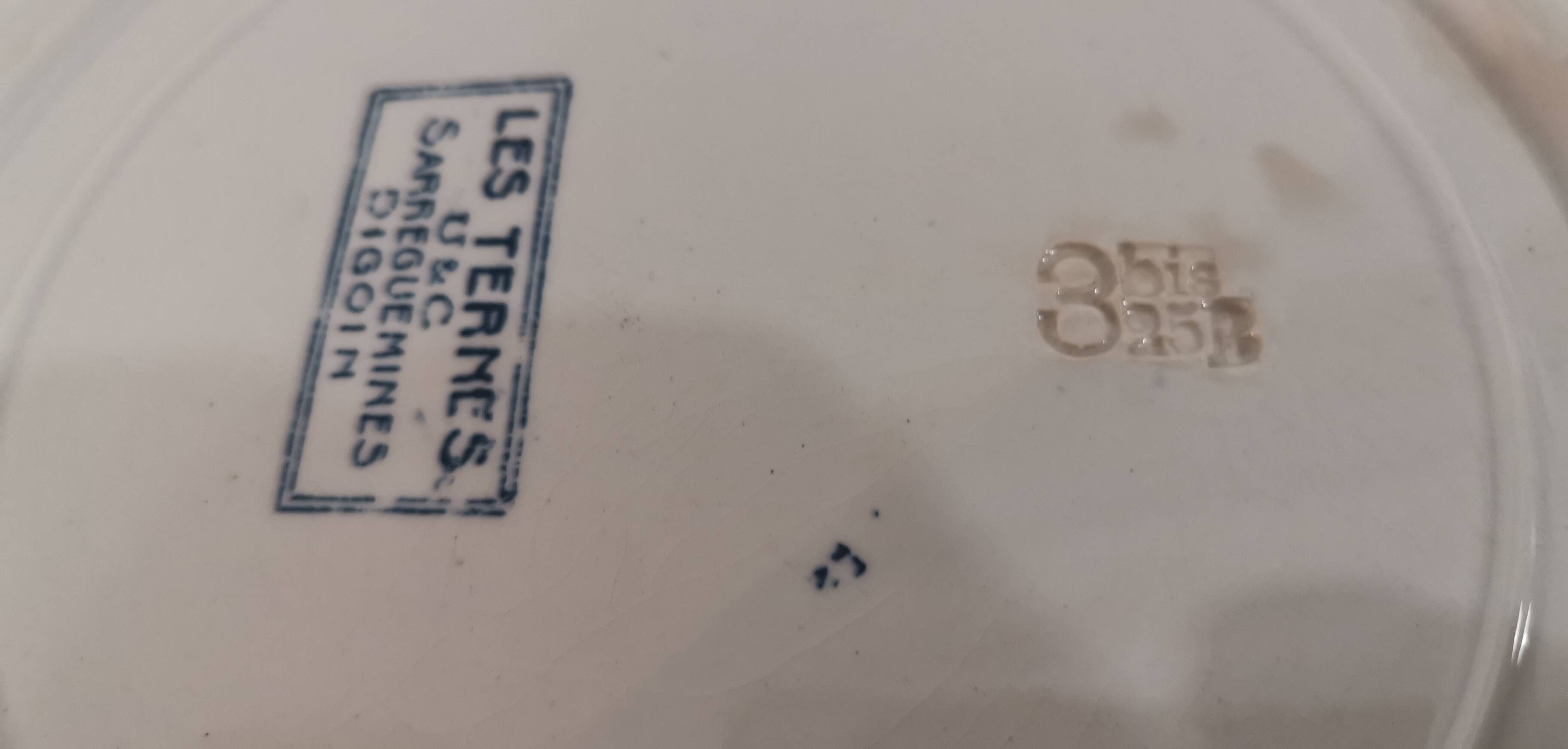 Set of 7 iron earth flat plates u&c sarreguemines and digoin