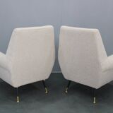 Paire de fauteuils bouclés italiens du milieu du siècle, pieds en fer et laiton, années 1950