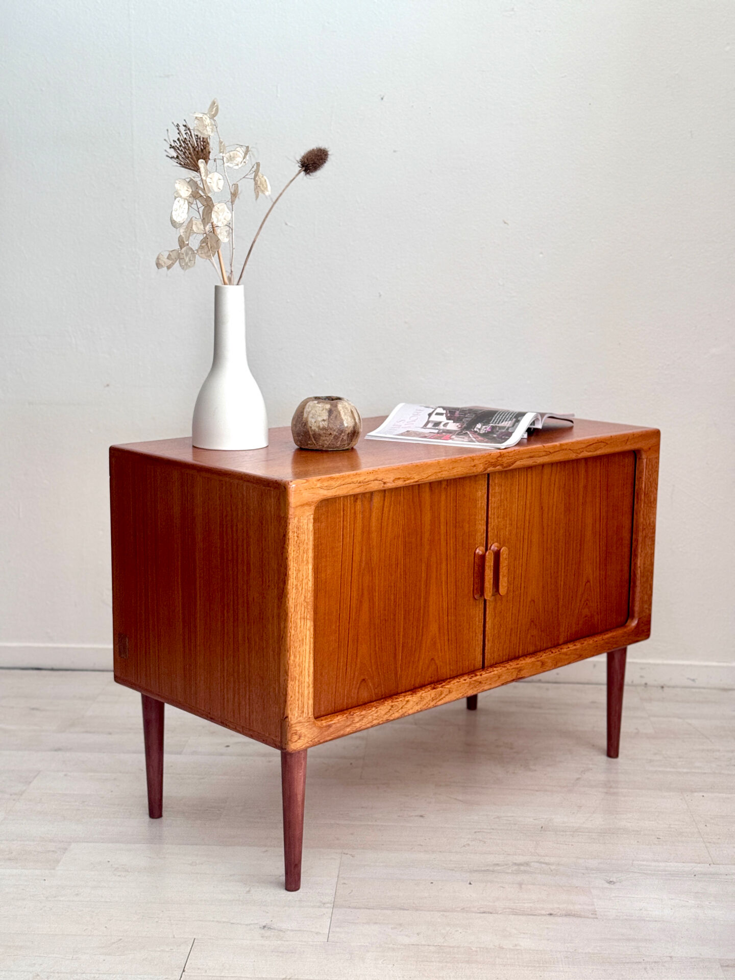 Vintage midcentury teak dressoir