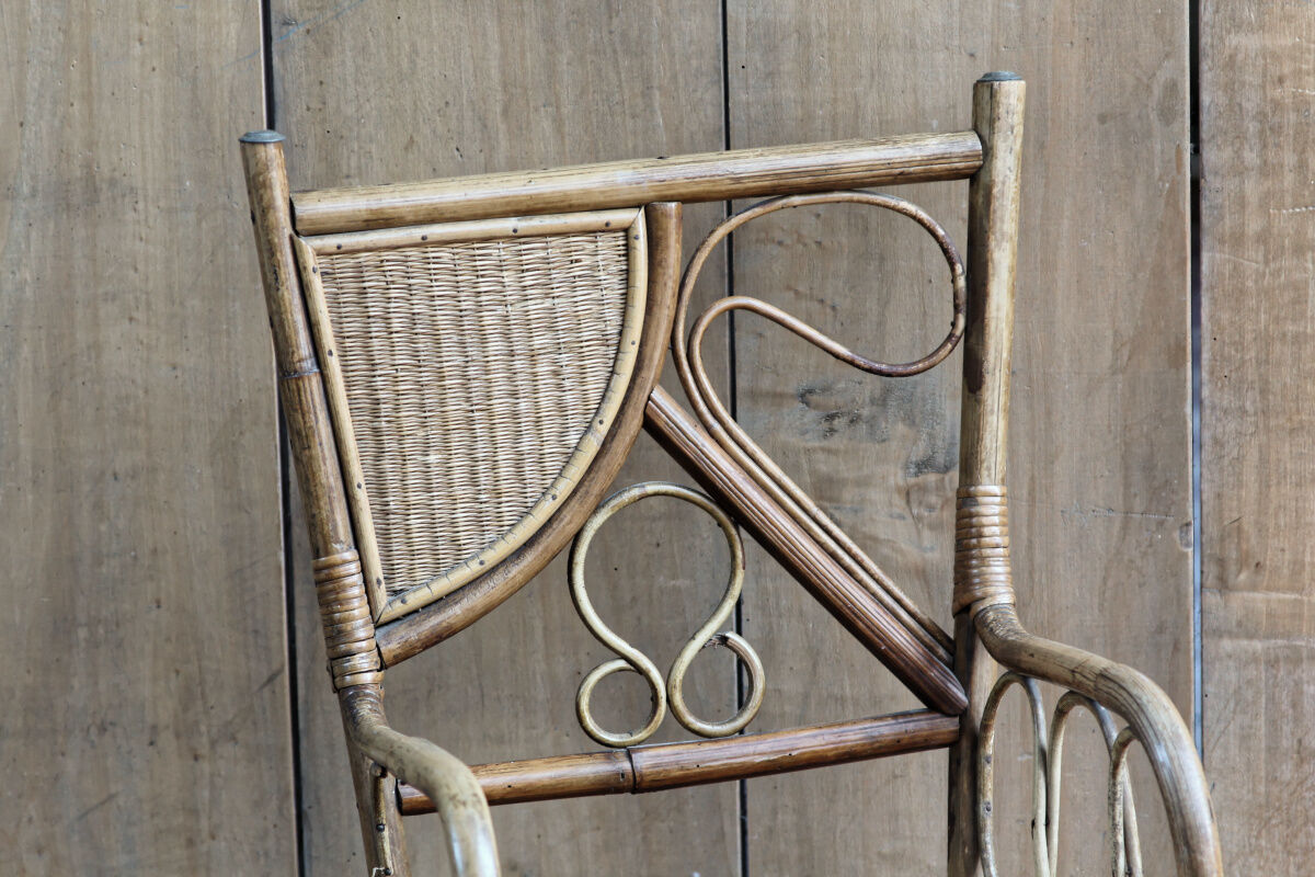 Fauteuil en rotin asymétrique