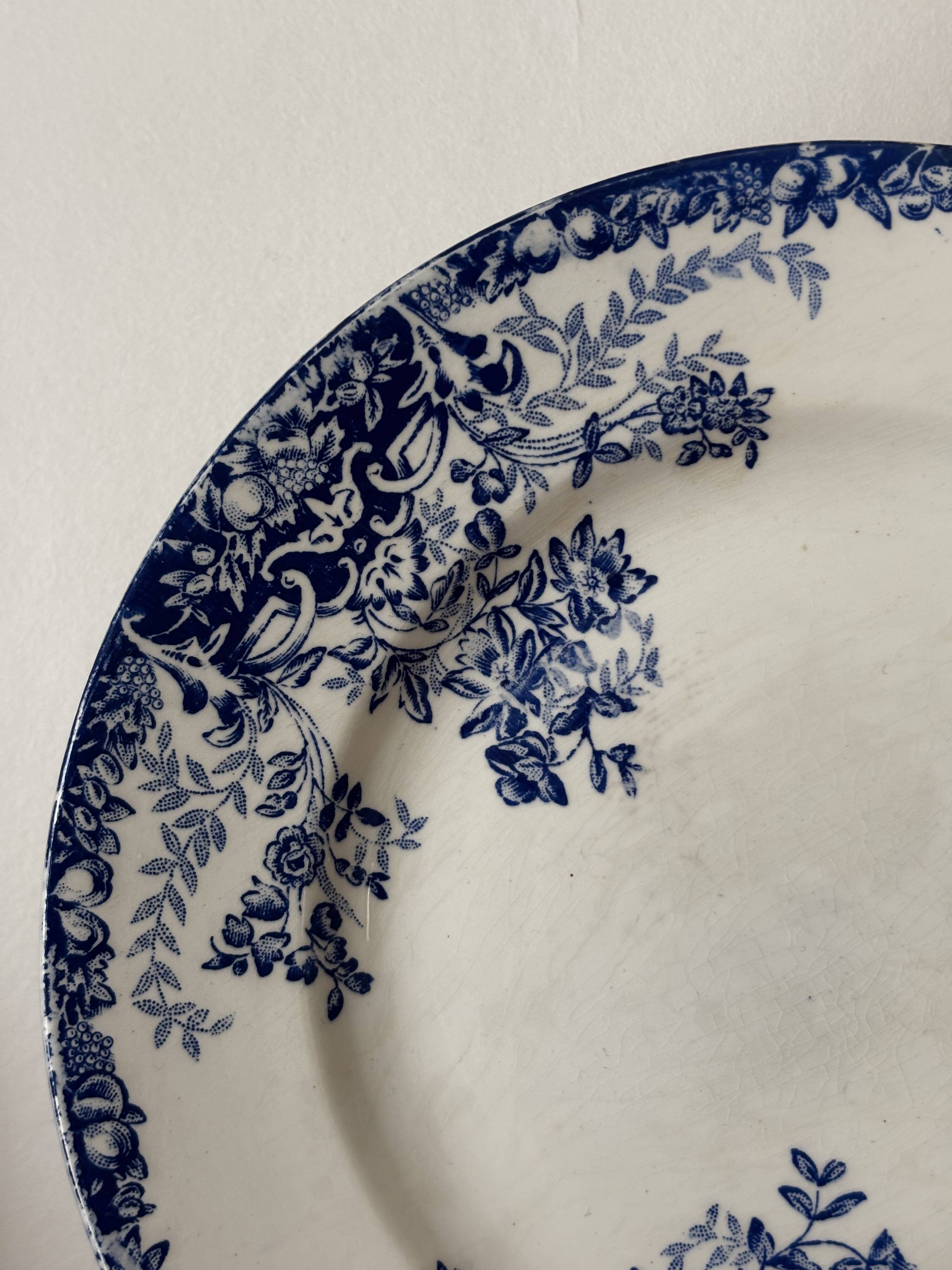 Ancienne assiette faïence St Amand fruits bleu
