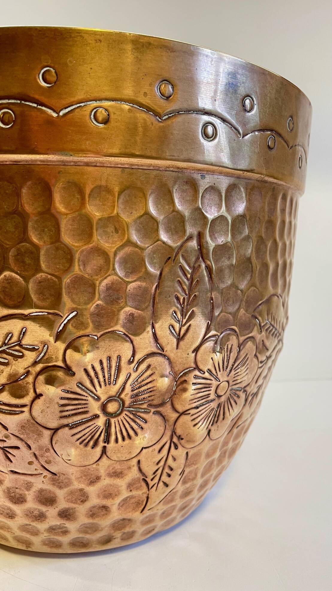Large planter by villedieu in brass 1970s - 1980s