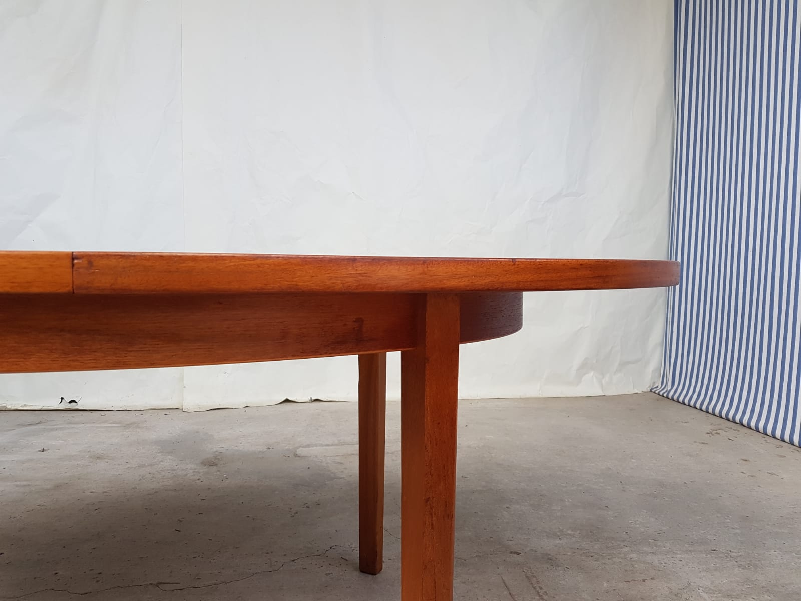 Dining table by William Lawrence