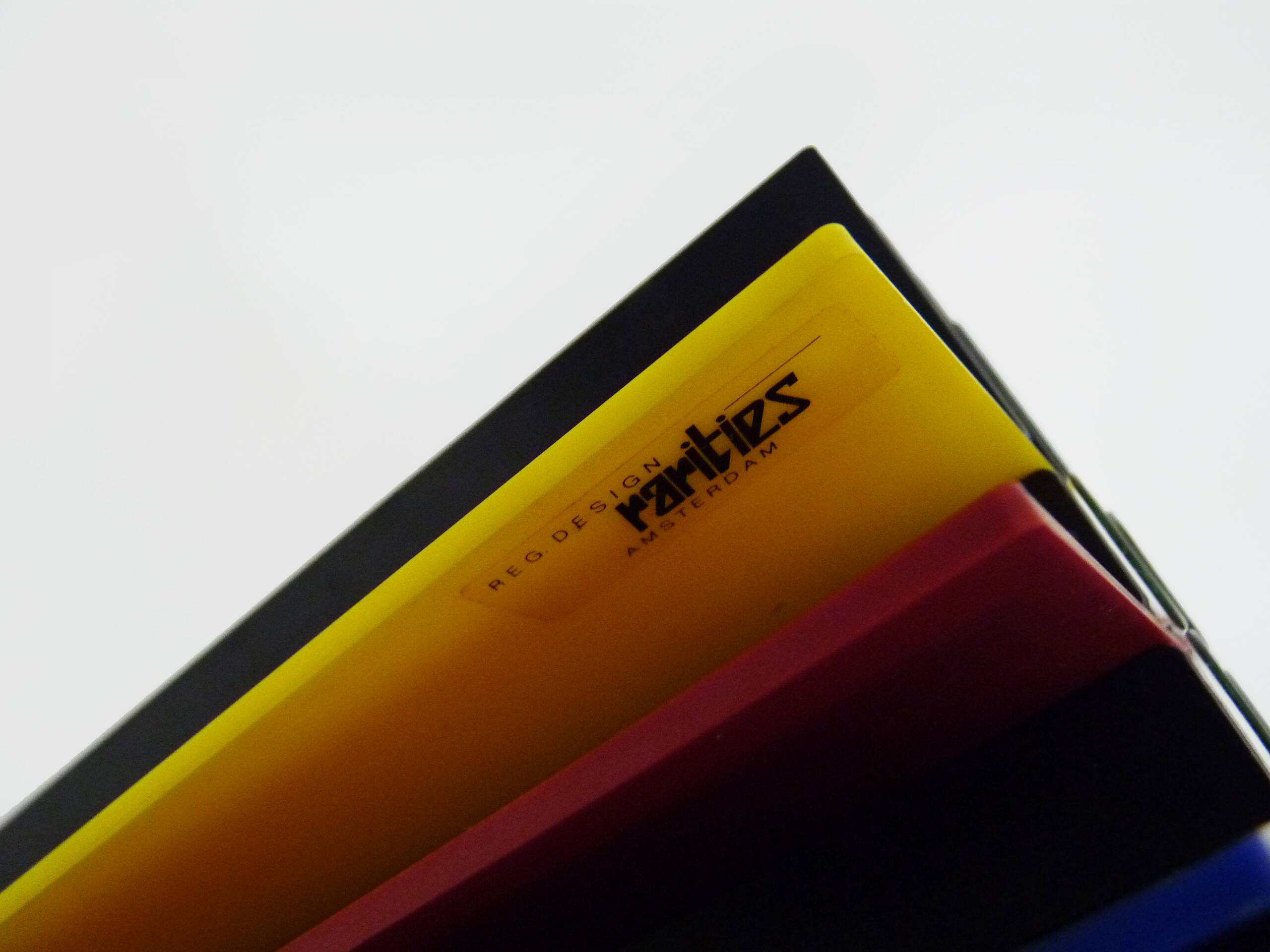 Reg Design Rarities Amsterdam Plexiglas Vase Memphis Milano 80s