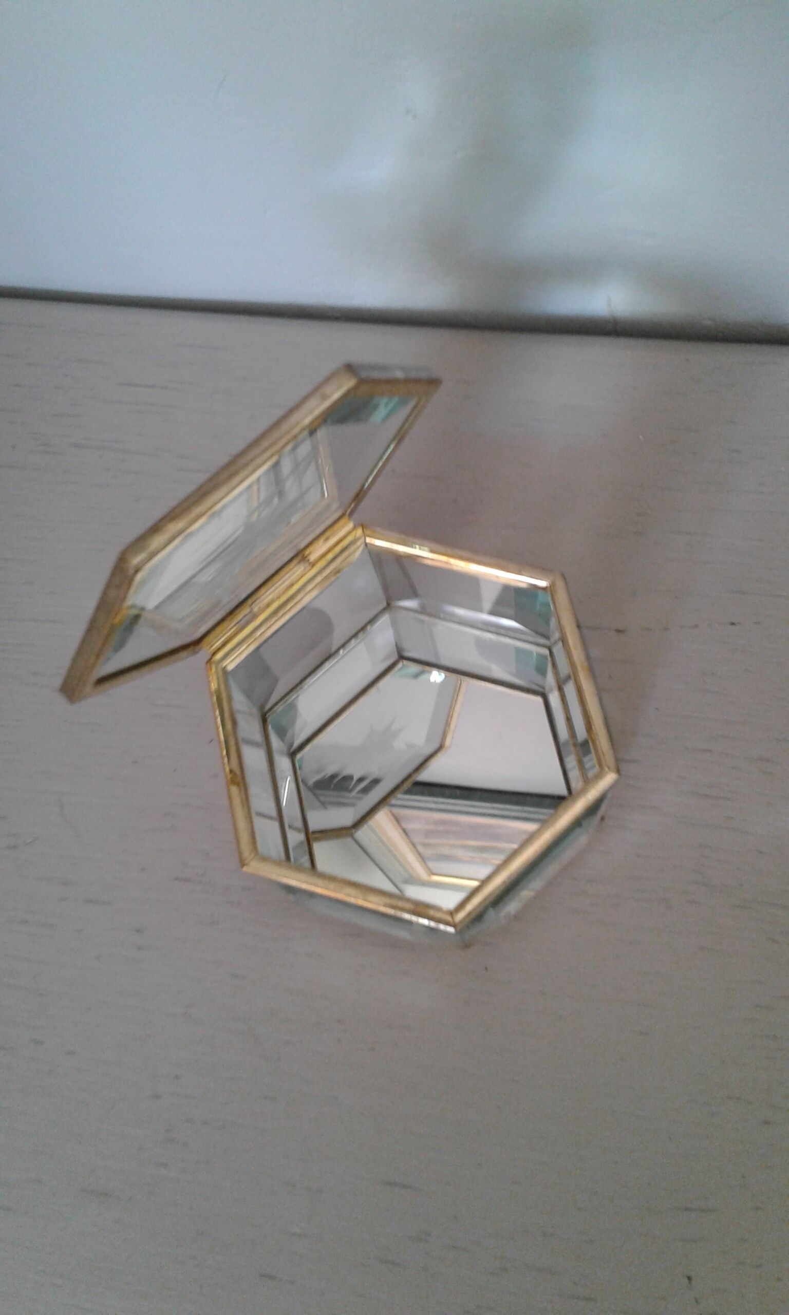 Box has jewelry octagonal bisaute glass