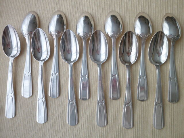 Ménagère 24 couverts de table métal argenté 84 G  SFAM