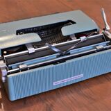 Typewriter Olivetti lettera 32