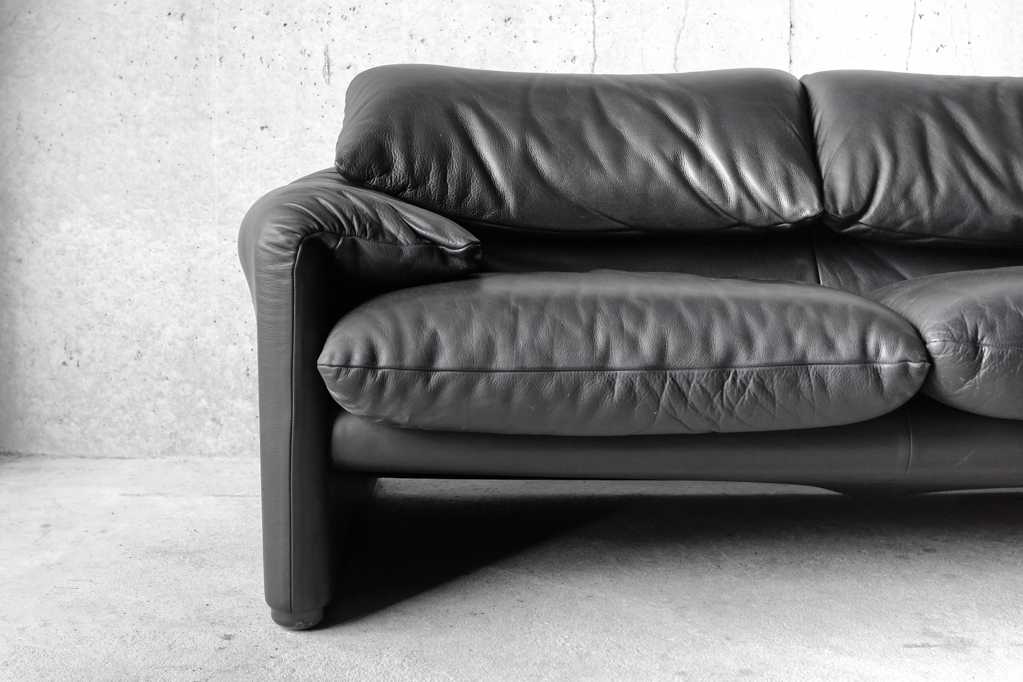 Maralunga black leather sofa 3 seater, Vico Magistretti for Cassina