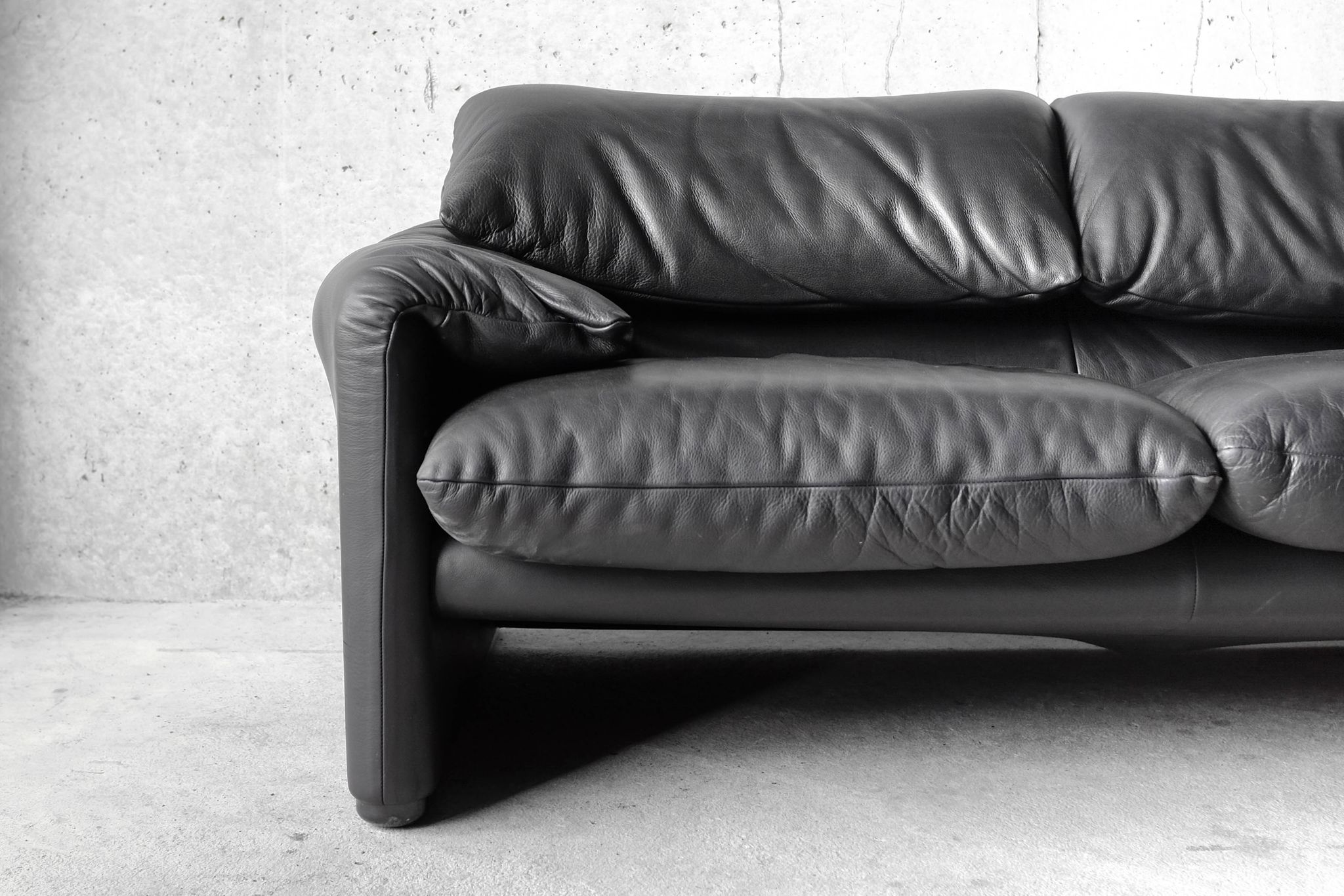 Maralunga black leather sofa 3 seater, Vico Magistretti for Cassina