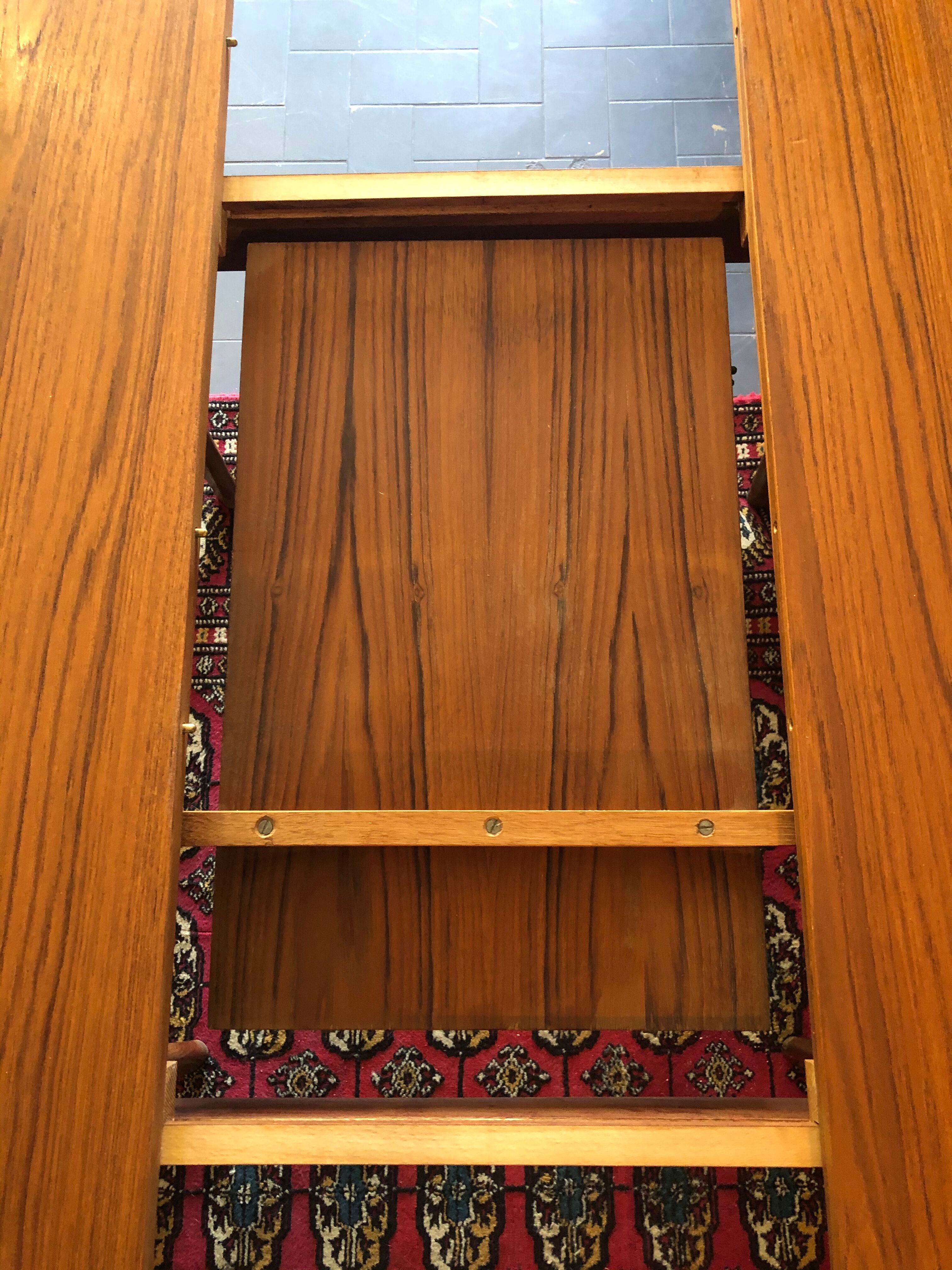 Extendable vintage roundtable