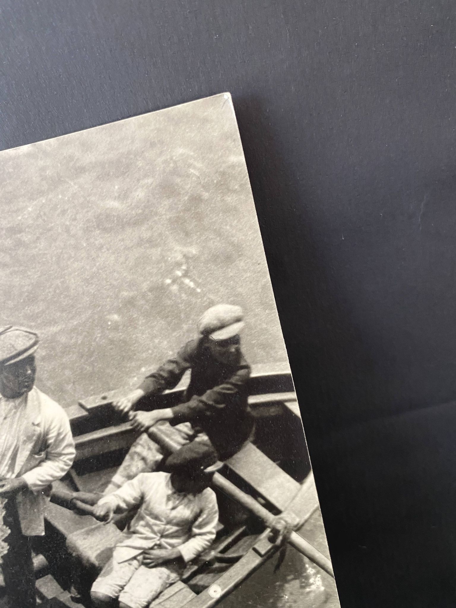 Photo ancienne « les livreurs de meubles en osier »