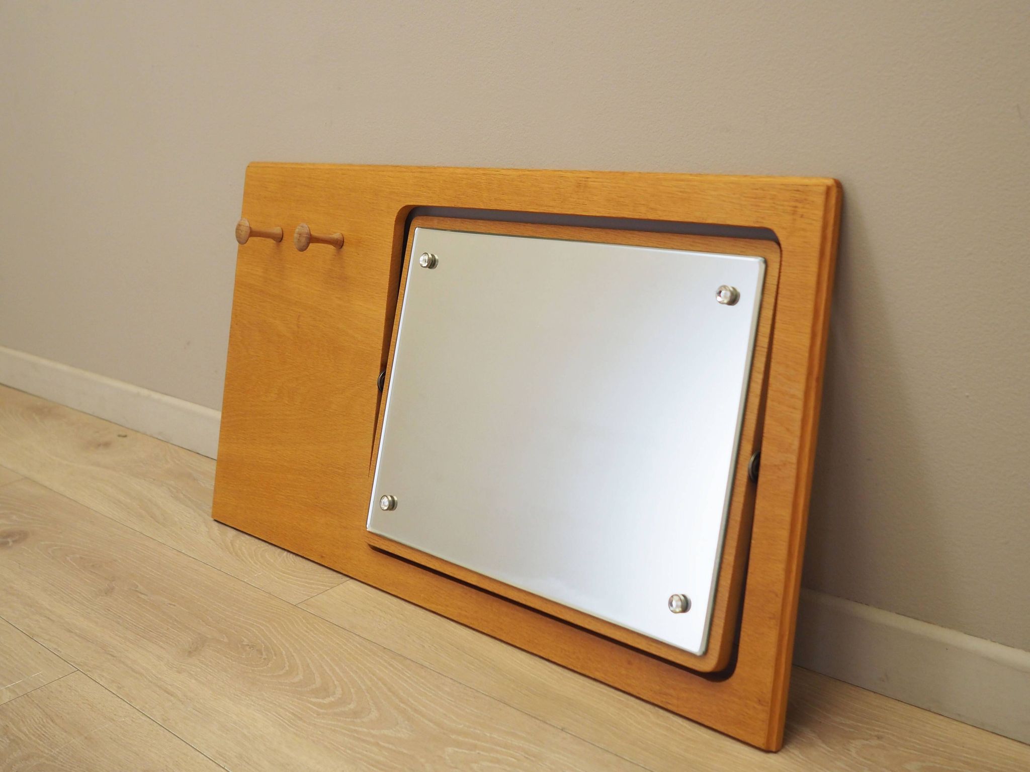 Cintre avec miroir, design danois, années 1980, production : Danemark