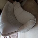 Vintage white curved tufted three-seater canapé