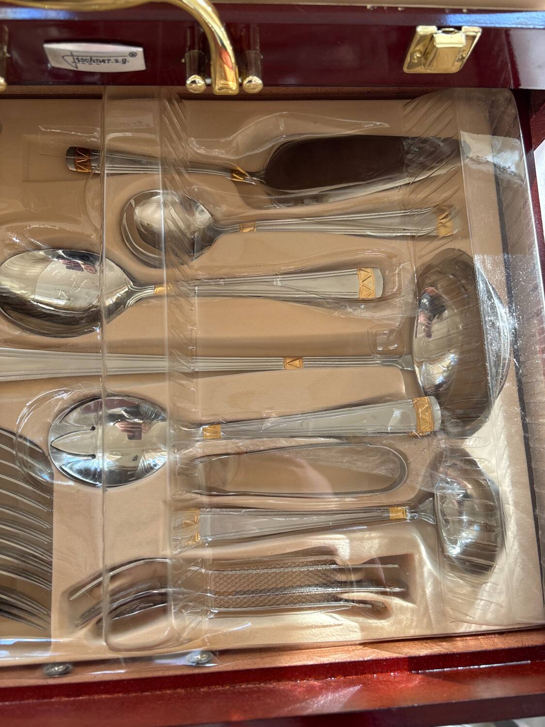 72-piece cutlery set