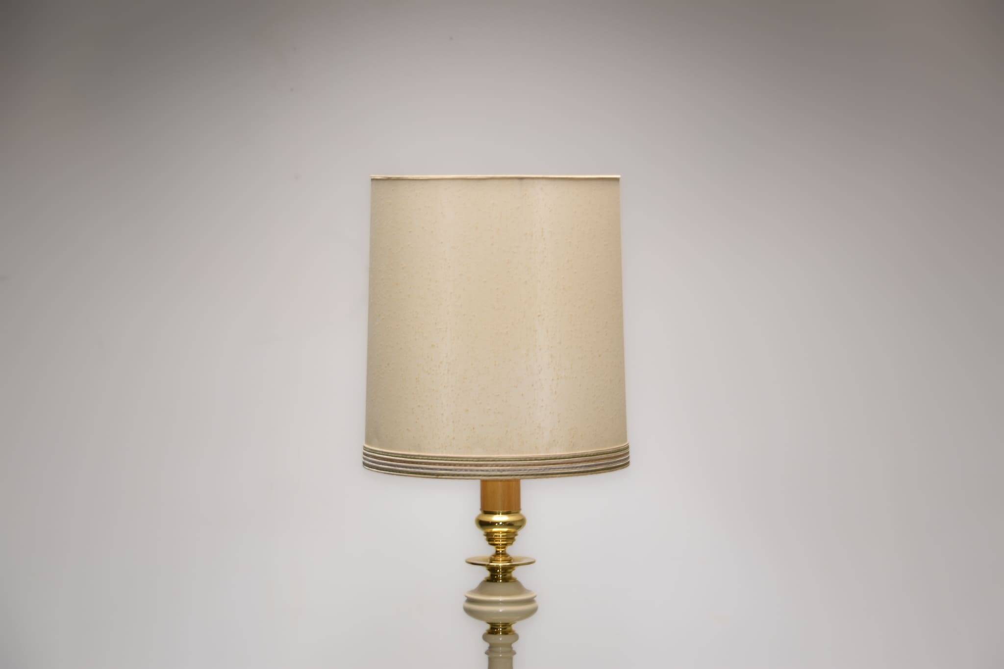 Lampe Cenacchi surdimensionnée beige et or. Vers 1980.