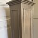 Colonne en bois peint