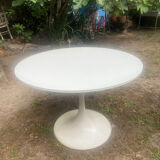 Vintage round tulip table