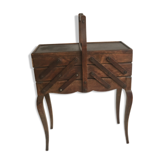 Former worker of seamstress in oak