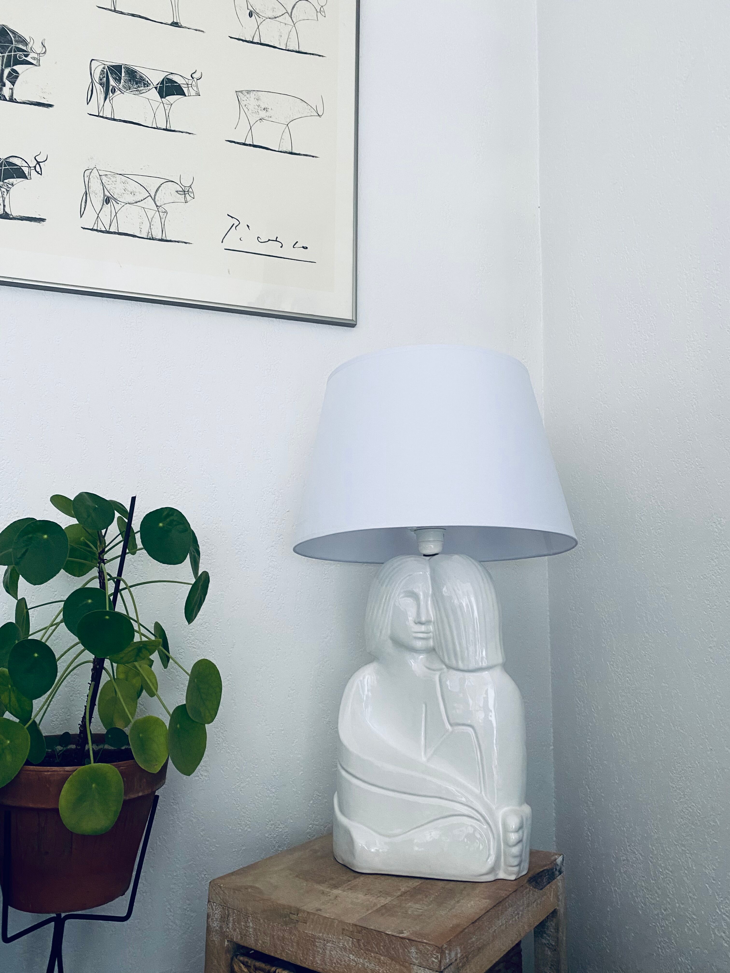 Ceramic entwined couple lamp