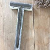 Vintage celat t sign letter