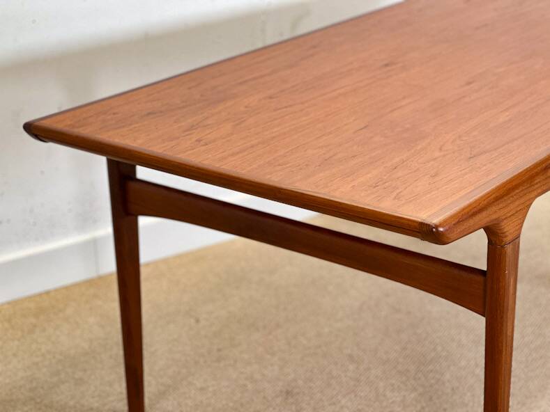 Table à manger de Johannes Andersen pour Uldum Møblefabrik