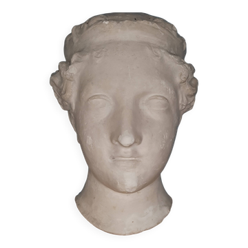 Visage de femme à l’antique en plâtre