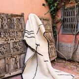 Handmade Berber rug, size 150 x 250 cm