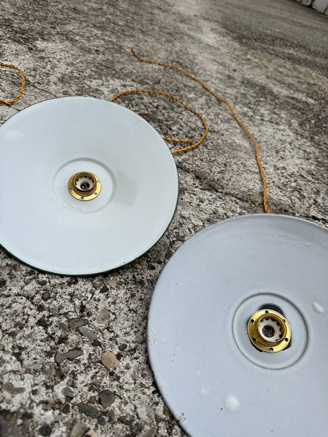 Lot of 3 vintage enamelled sheet metal lampshade pendants, industrial retro farmhouse