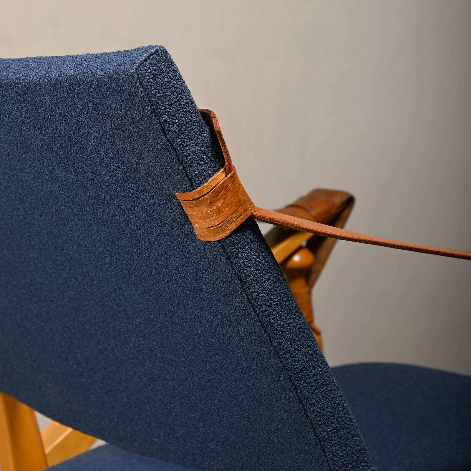 Scandinavian Modern Foldable Safari Lounge Chair in Beech wood and Blue fab