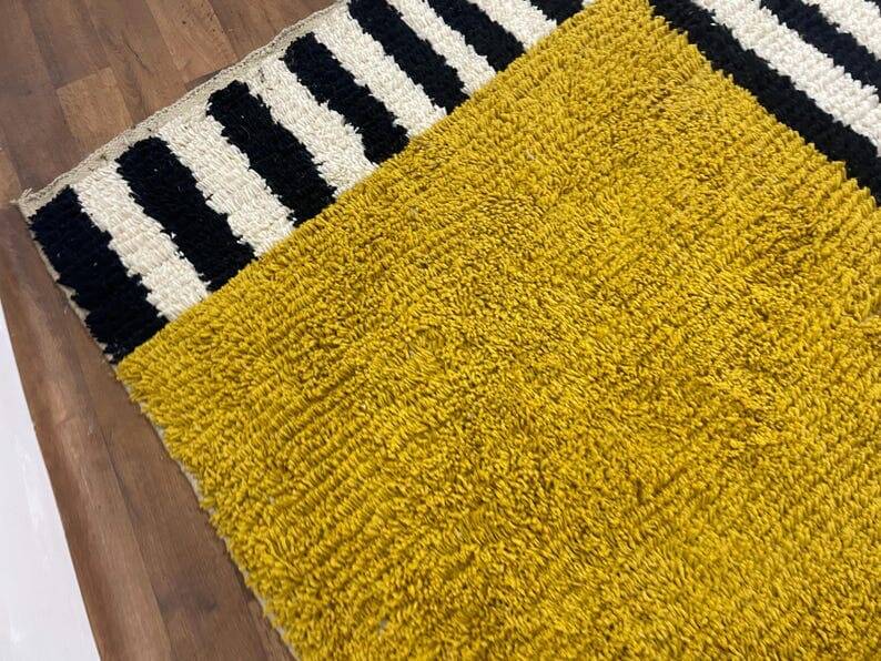 Tapis berbère à motifs colorés artisanale taille 150x250 cm