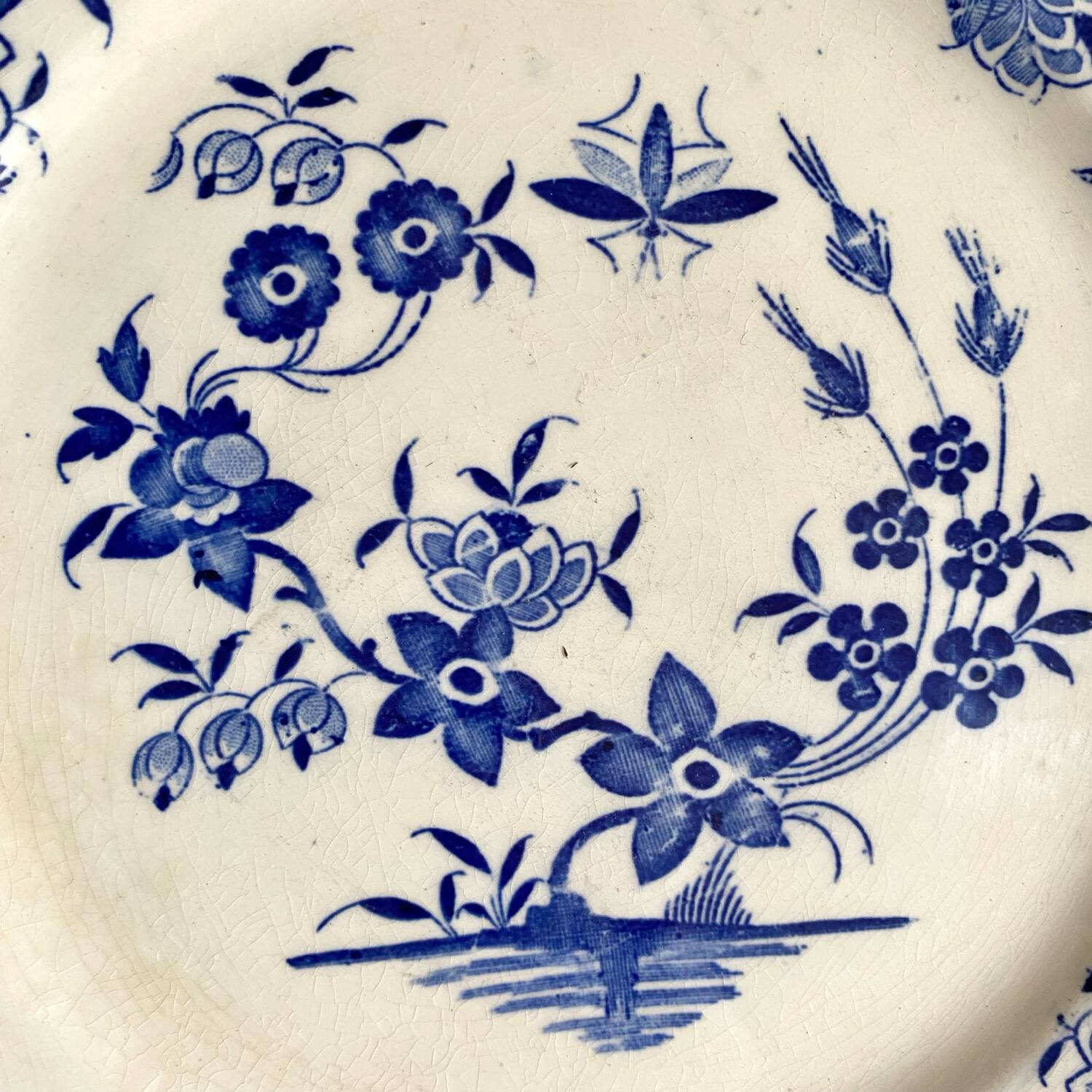 Assiettes à dessert Boch La Louvière Grand bouquet
