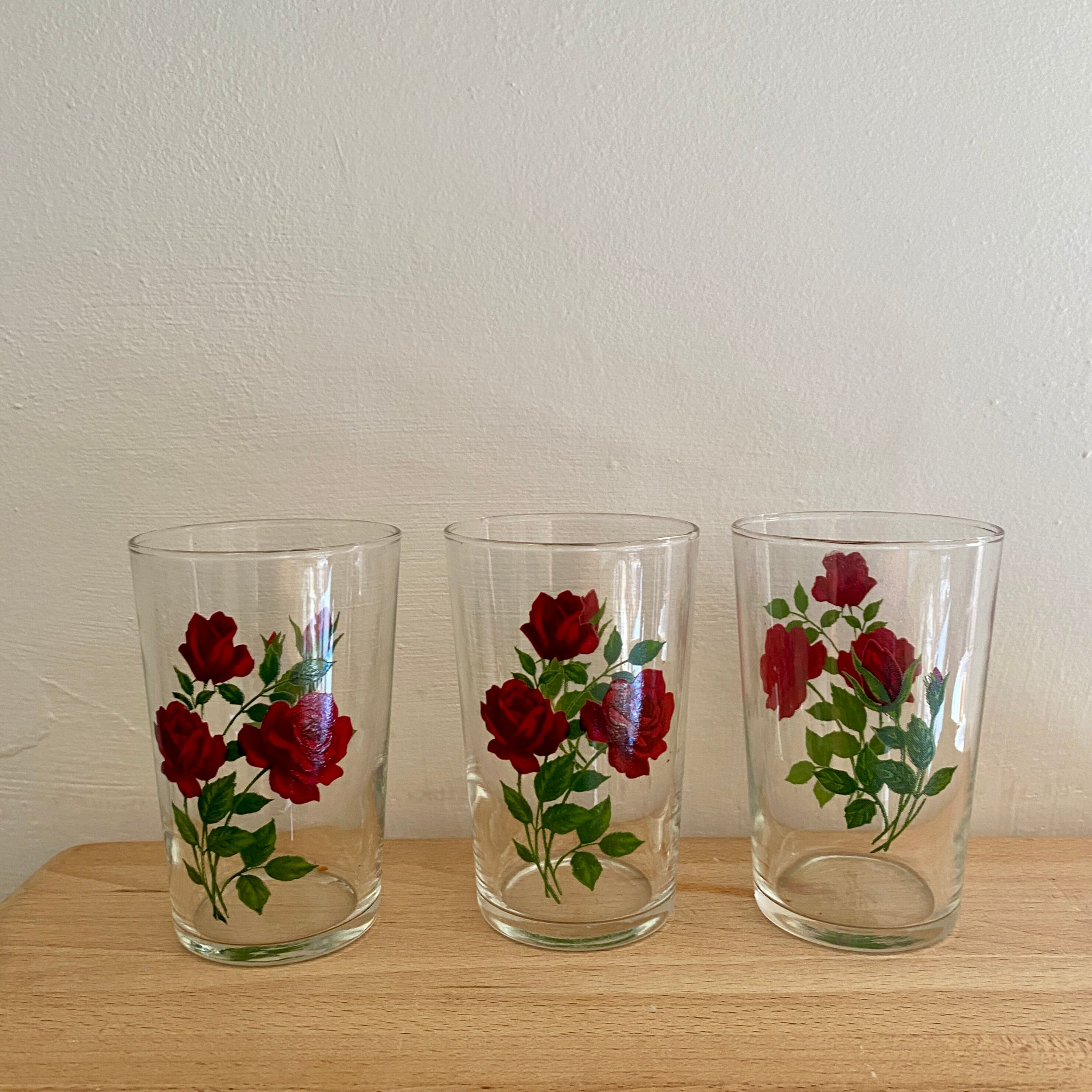 Set of 9 vintage glasses with flower designs - red roses -
