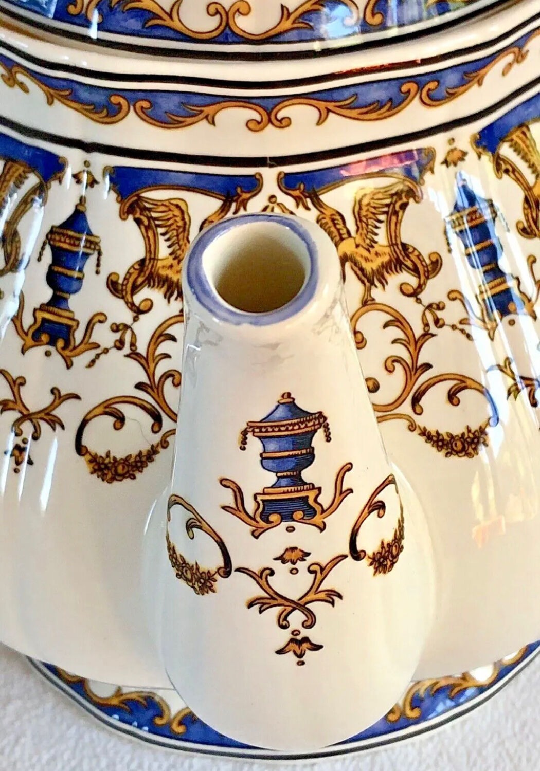 Gien teapot model children at the Dionysus press